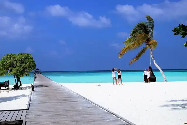 Speedboat transfers to resorts in Baa Atoll