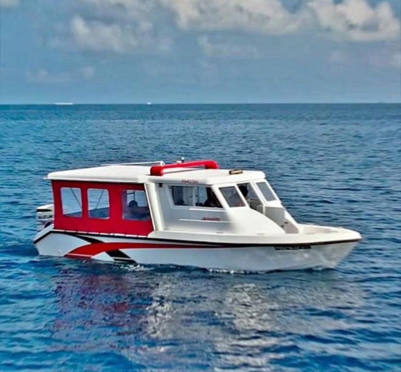 10-seater private charter boat